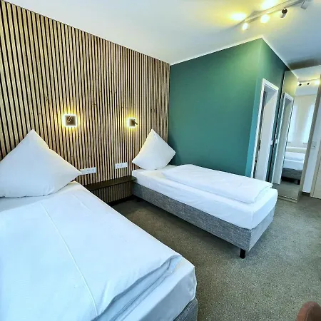 Hotel Xenia 3*